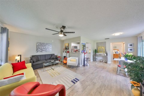 Condominio en venta en Sun City Center, Florida, 1 dormitorio, 76.18 m2 № 1573852 - foto 4