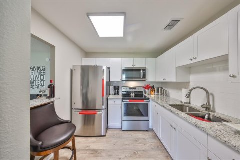 Condominio en venta en Sun City Center, Florida, 1 dormitorio, 76.18 m2 № 1573852 - foto 11