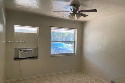 Apartamento en alquiler en Hallandale Beach, Florida, 1 dormitorio № 2057545 - foto 4