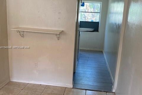 Apartamento en alquiler en Hallandale Beach, Florida, 1 dormitorio № 2057545 - foto 2