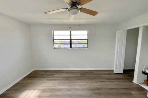 House in West Palm Beach, Florida 4 rooms, 165.18 sq.m. № 2387250 - photo 17