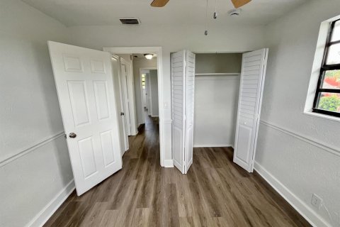 House in West Palm Beach, Florida 4 rooms, 165.18 sq.m. № 2387250 - photo 14