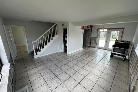 House in West Palm Beach, Florida 4 rooms, 165.18 sq.m. № 2387250 - photo 5