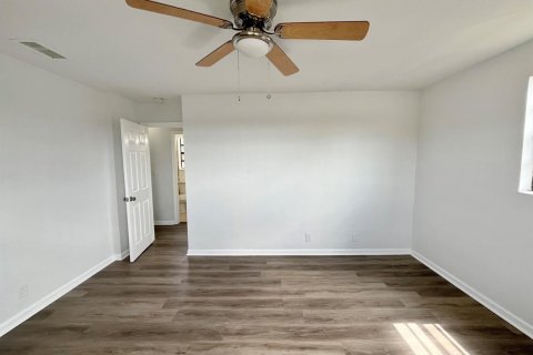 House in West Palm Beach, Florida 4 rooms, 165.18 sq.m. № 2387250 - photo 19
