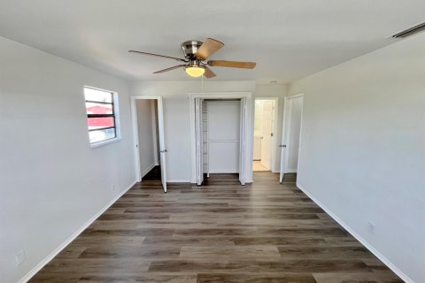 House in West Palm Beach, Florida 4 rooms, 165.18 sq.m. № 2387250 - photo 11