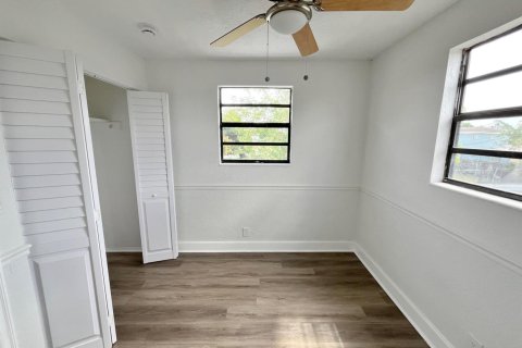 House in West Palm Beach, Florida 4 rooms, 165.18 sq.m. № 2387250 - photo 15