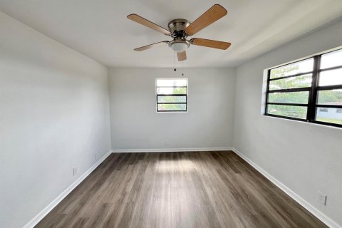 House in West Palm Beach, Florida 4 rooms, 165.18 sq.m. № 2387250 - photo 30