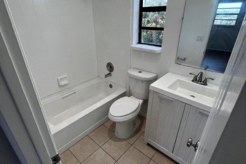 House in West Palm Beach, Florida 4 rooms, 165.18 sq.m. № 2387250 - photo 26