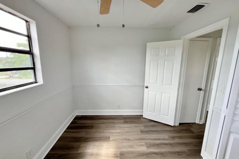 House in West Palm Beach, Florida 4 rooms, 165.18 sq.m. № 2387250 - photo 16