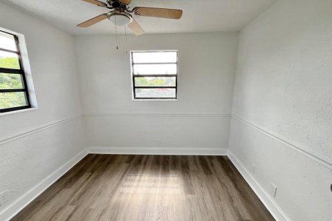 House in West Palm Beach, Florida 4 rooms, 165.18 sq.m. № 2387250 - photo 13