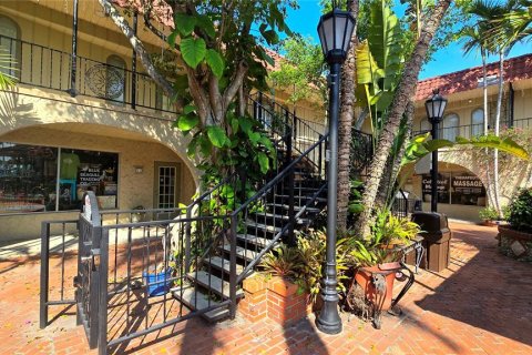 Commercial property in Venice, Florida 120.77 sq.m. № 2214876 - photo 20