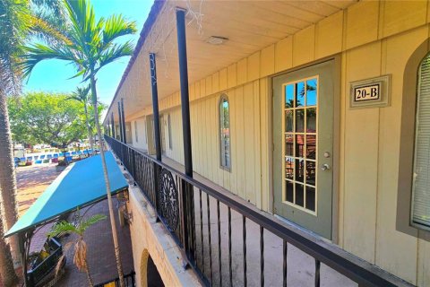 Commercial property in Venice, Florida 120.77 sq.m. № 2214876 - photo 3