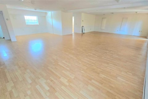 Commercial property in Venice, Florida 120.77 sq.m. № 2214876 - photo 7