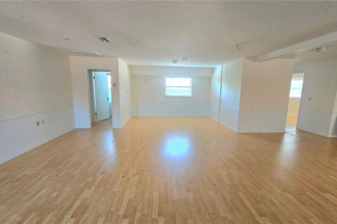 Commercial property in Venice, Florida 120.77 sq.m. № 2214876 - photo 8