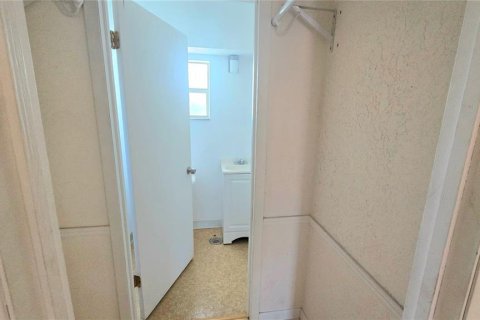Commercial property in Venice, Florida 120.77 sq.m. № 2214876 - photo 9