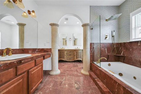 House in Orlando, Florida 6 bedrooms, 423.08 sq.m. № 1881071 - photo 8