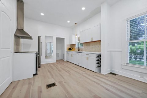 House in Orlando, Florida 6 bedrooms, 423.08 sq.m. № 1881071 - photo 21