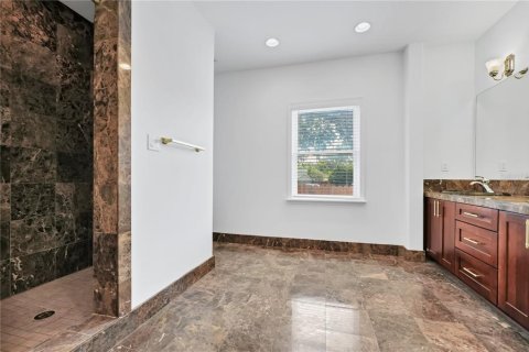 House in Orlando, Florida 6 bedrooms, 423.08 sq.m. № 1881071 - photo 16