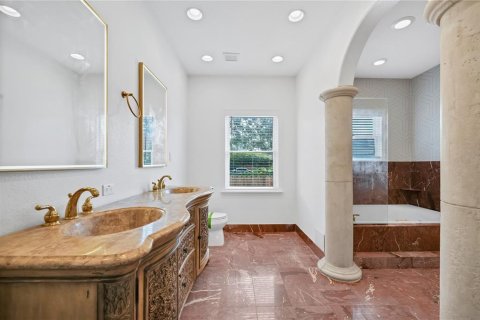 House in Orlando, Florida 6 bedrooms, 423.08 sq.m. № 1881071 - photo 9