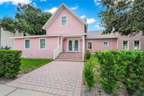 House in Orlando, Florida 6 bedrooms, 423.08 sq.m. № 1881071 - photo 1