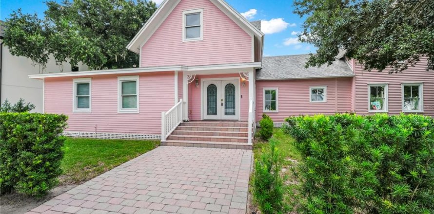 House in Orlando, Florida 6 bedrooms, 423.08 sq.m. № 1881071