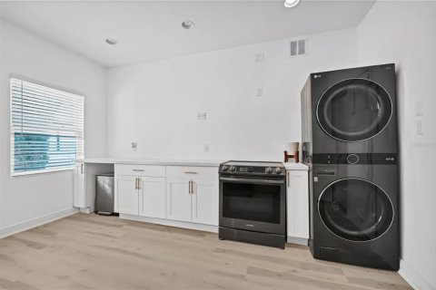 House in Orlando, Florida 6 bedrooms, 423.08 sq.m. № 1881071 - photo 19