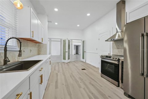 House in Orlando, Florida 6 bedrooms, 423.08 sq.m. № 1881071 - photo 24
