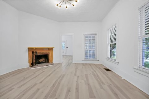 House in Orlando, Florida 6 bedrooms, 423.08 sq.m. № 1881071 - photo 27