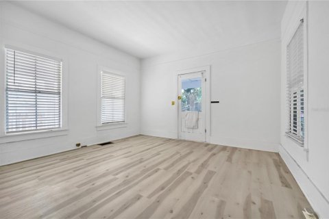 House in Orlando, Florida 6 bedrooms, 423.08 sq.m. № 1881071 - photo 29