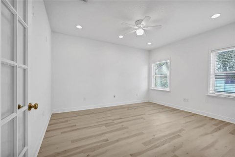 House in Orlando, Florida 6 bedrooms, 423.08 sq.m. № 1881071 - photo 15