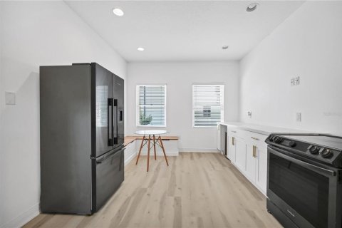 House in Orlando, Florida 6 bedrooms, 423.08 sq.m. № 1881071 - photo 18