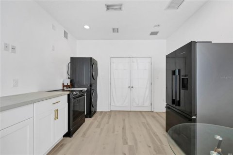 House in Orlando, Florida 6 bedrooms, 423.08 sq.m. № 1881071 - photo 20