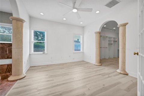 House in Orlando, Florida 6 bedrooms, 423.08 sq.m. № 1881071 - photo 10