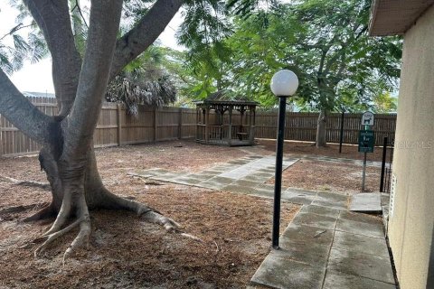 Immobilier commercial à louer à Port Charlotte, Floride: 604.98 m2 № 2109185 - photo 9