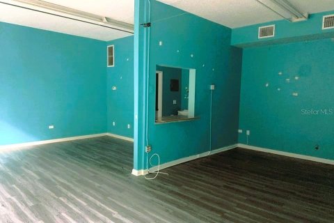 Immobilier commercial à louer à Port Charlotte, Floride: 604.98 m2 № 2109185 - photo 3