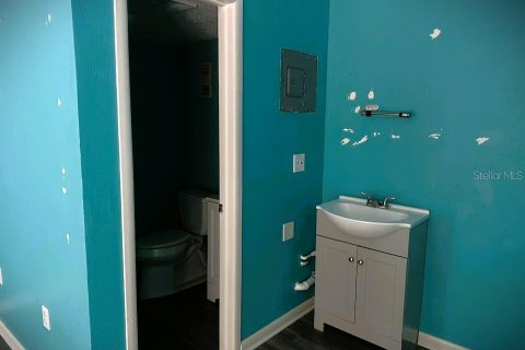 Immobilier commercial à louer à Port Charlotte, Floride: 604.98 m2 № 2109185 - photo 5