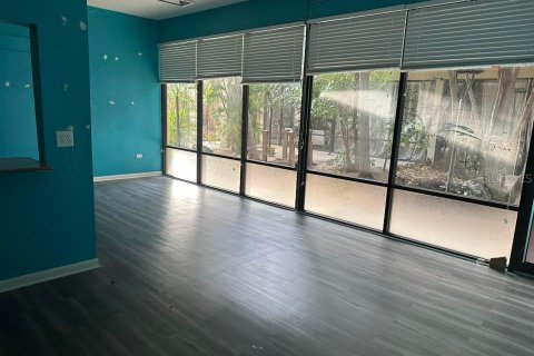 Immobilier commercial à louer à Port Charlotte, Floride: 604.98 m2 № 2109185 - photo 6
