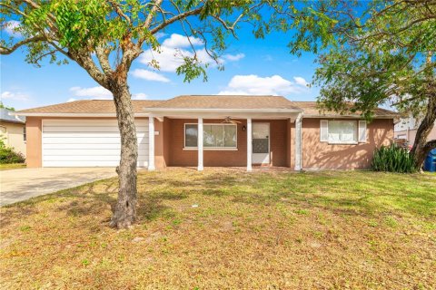 House in New Port Richey, Florida 2 bedrooms, 104.52 sq.m. № 1414262 - photo 3