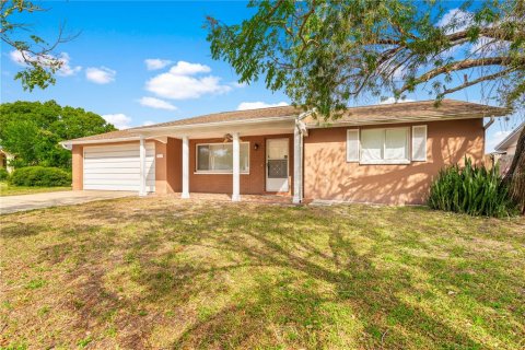 House in New Port Richey, Florida 2 bedrooms, 104.52 sq.m. № 1414262 - photo 4