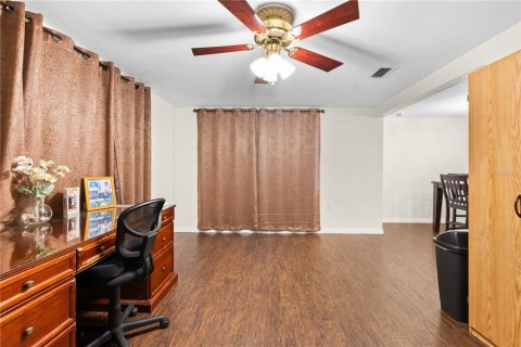 House in New Port Richey, Florida 2 bedrooms, 104.52 sq.m. № 1414262 - photo 12