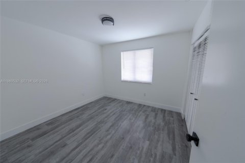 Apartamento en alquiler en Miami, Florida, 2 dormitorios, 69.68 m2 № 2049168 - foto 8