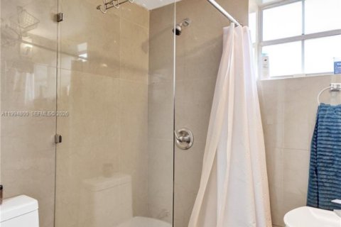 Casa en venta en North Bay Village, Florida, 4 dormitorios, 146.23 m2 № 2056431 - foto 28