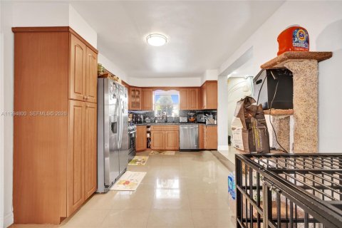 Casa en venta en North Bay Village, Florida, 4 dormitorios, 146.23 m2 № 2056431 - foto 8