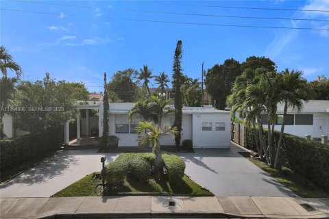 Casa en North Bay Village, Florida 4 dormitorios, 146.23 m2 № 2056431