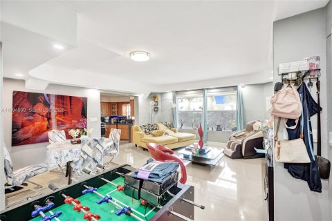 Casa en venta en North Bay Village, Florida, 4 dormitorios, 146.23 m2 № 2056431 - foto 4