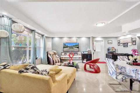 Casa en venta en North Bay Village, Florida, 4 dormitorios, 146.23 m2 № 2056431 - foto 5