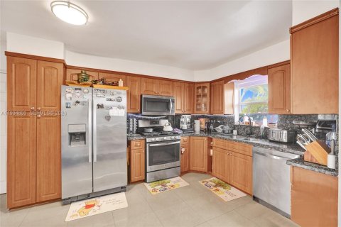 Casa en venta en North Bay Village, Florida, 4 dormitorios, 146.23 m2 № 2056431 - foto 7