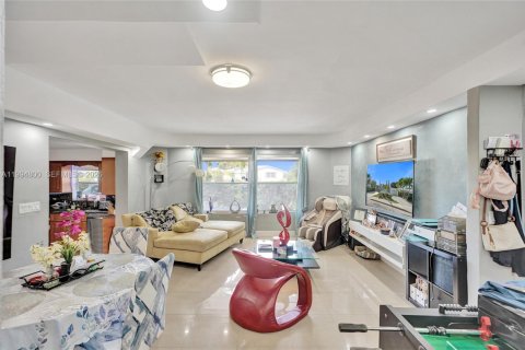 Casa en venta en North Bay Village, Florida, 4 dormitorios, 146.23 m2 № 2056431 - foto 6