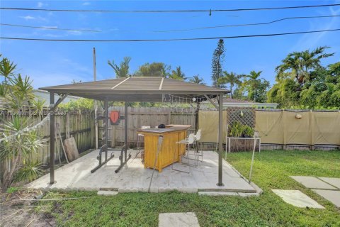 Casa en venta en North Bay Village, Florida, 4 dormitorios, 146.23 m2 № 2056431 - foto 18