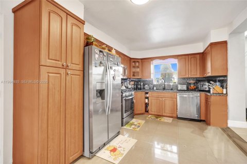 Casa en venta en North Bay Village, Florida, 4 dormitorios, 146.23 m2 № 2056431 - foto 25